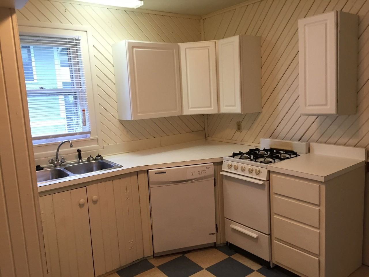 110 S Clark St - Photo 3 of 19