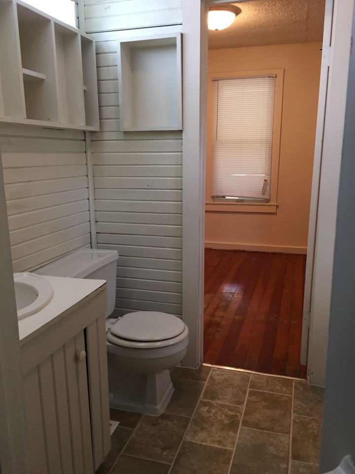 110 S Clark St - Photo 7 of 19