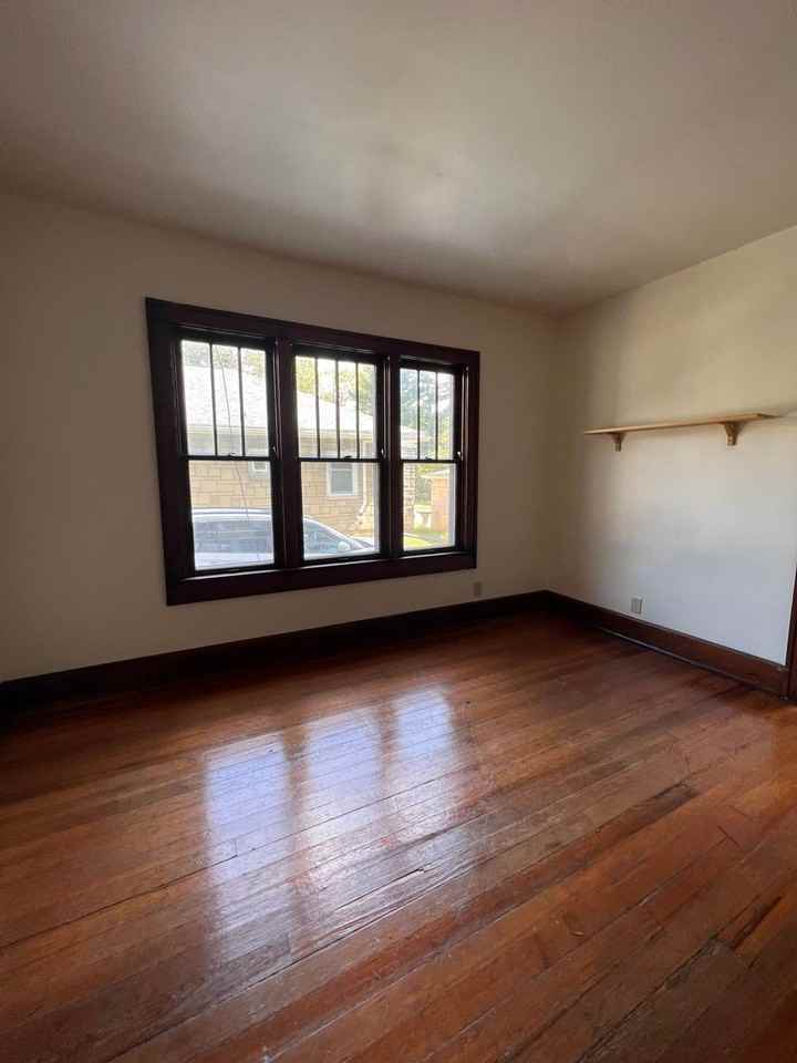 402 E 1st St - Photo 7 of 50