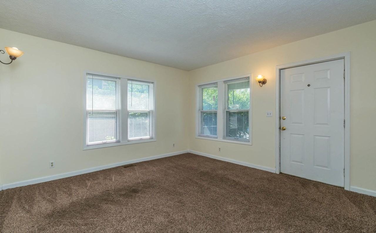 113 E 15th St - Photo 6 of 28