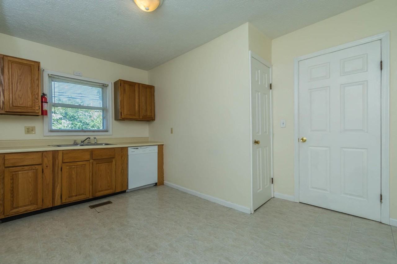 113 E 15th St - Photo 7 of 28