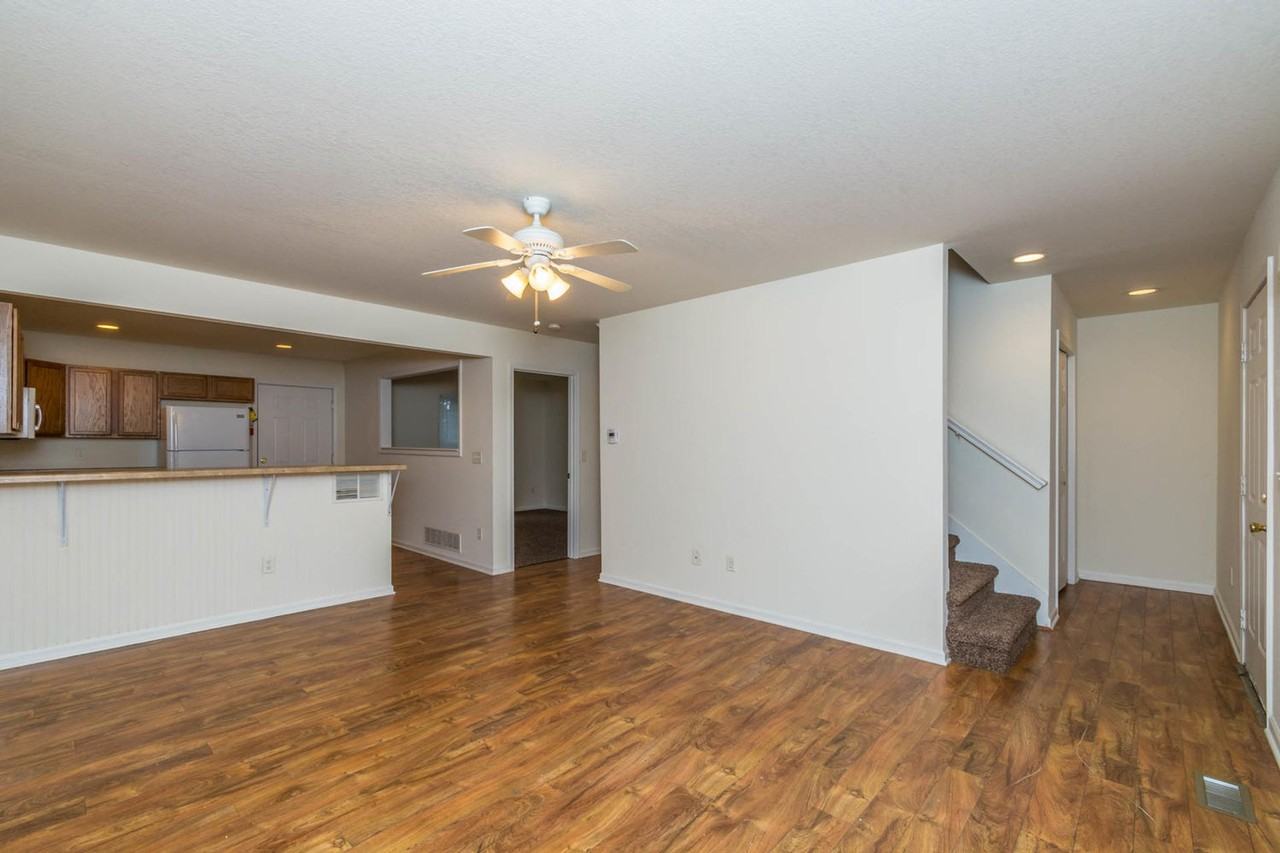 202 E 20th St - Photo 7 of 30