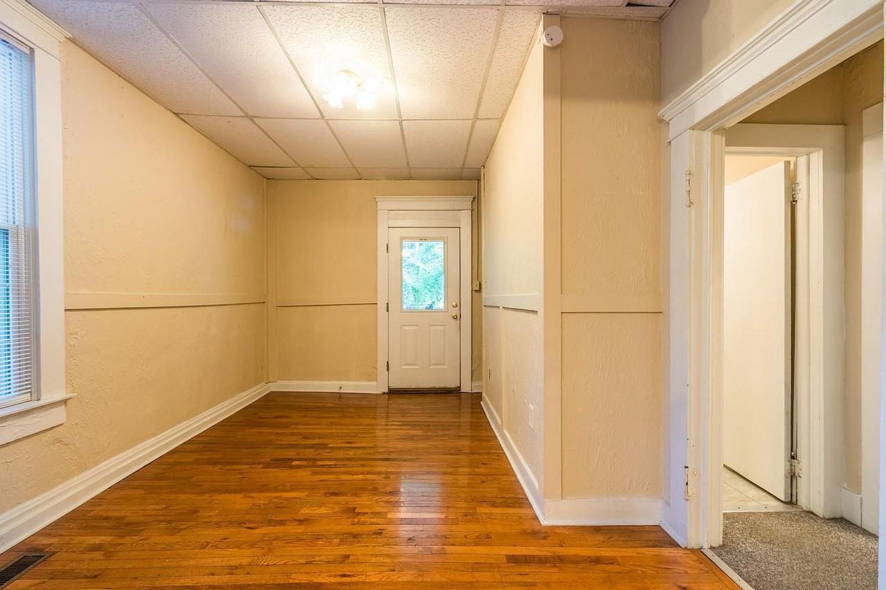 628 E University St - Photo 5 of 50