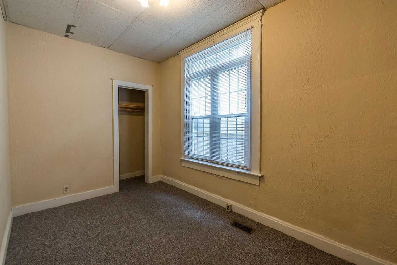 628 E University St - Photo 7 of 50