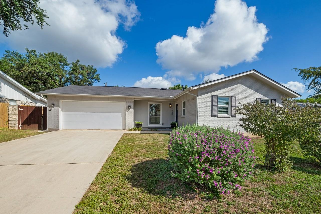 1023 Morey Peak Dr - Photo 3 of 25