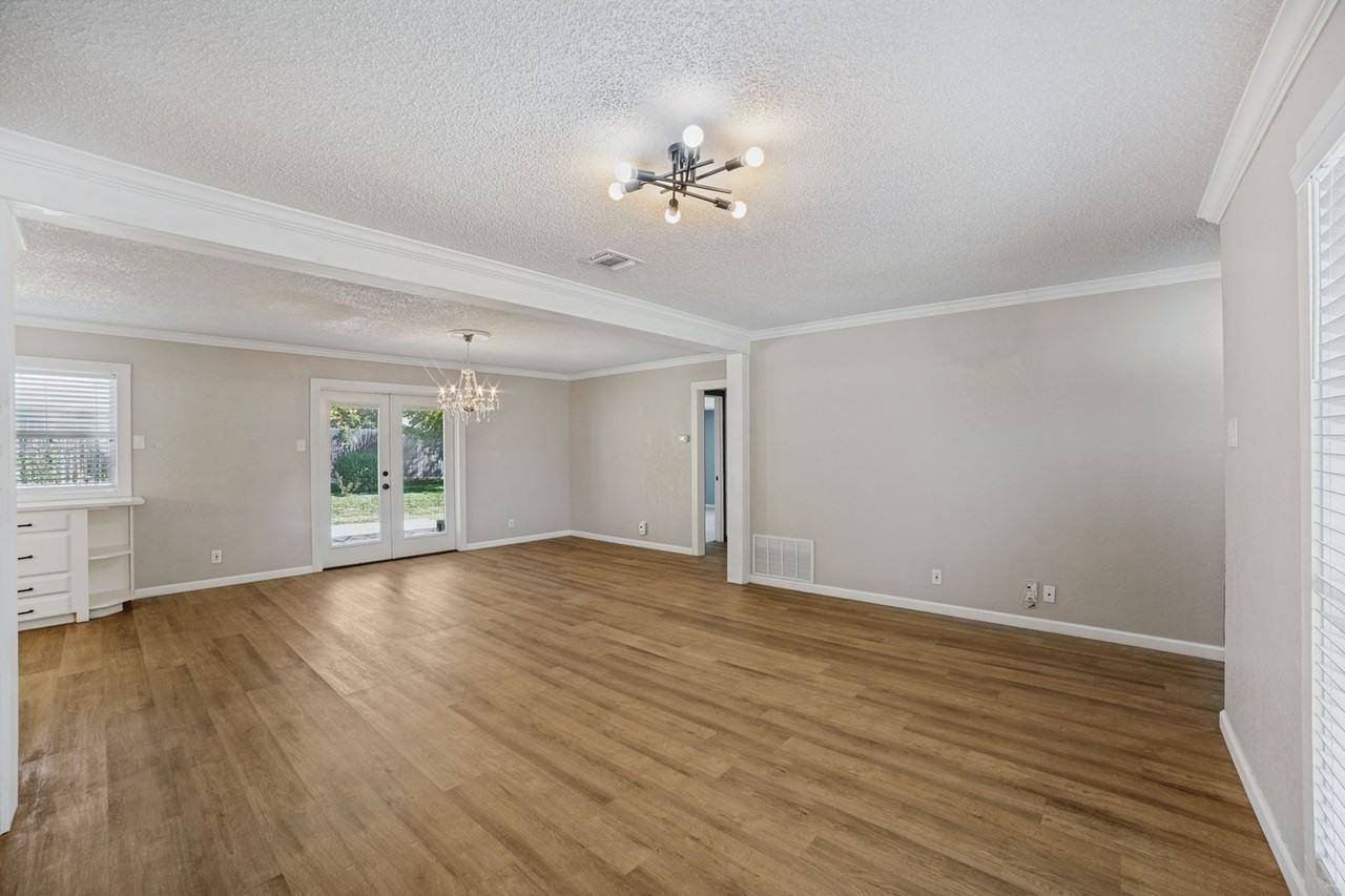 1023 Morey Peak Dr - Photo 5 of 25