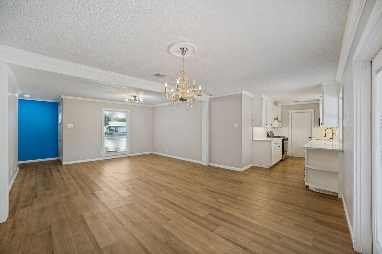 1023 Morey Peak Dr - Photo 6 of 25