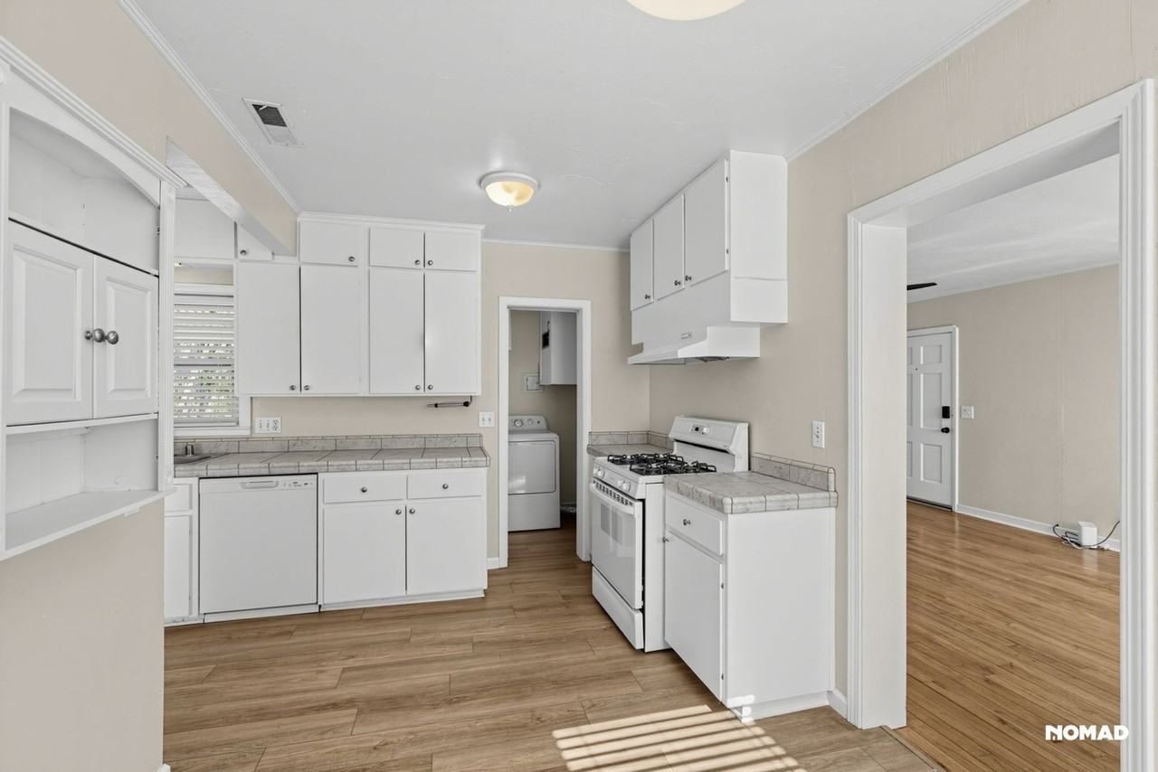 1339 Laburnum Ave - Photo 4 of 35