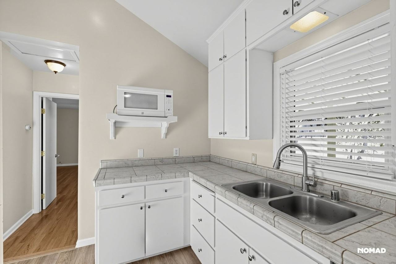 1339 Laburnum Ave - Photo 5 of 35
