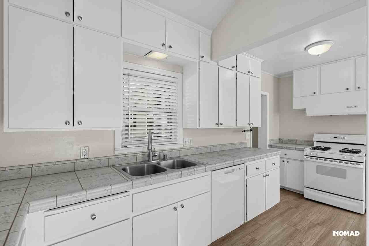 1339 Laburnum Ave - Photo 3 of 35