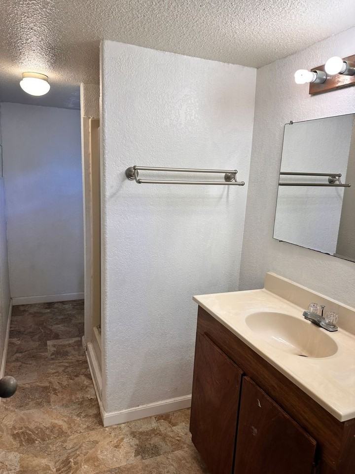 497 Kinoole St - Photo 3 of 11