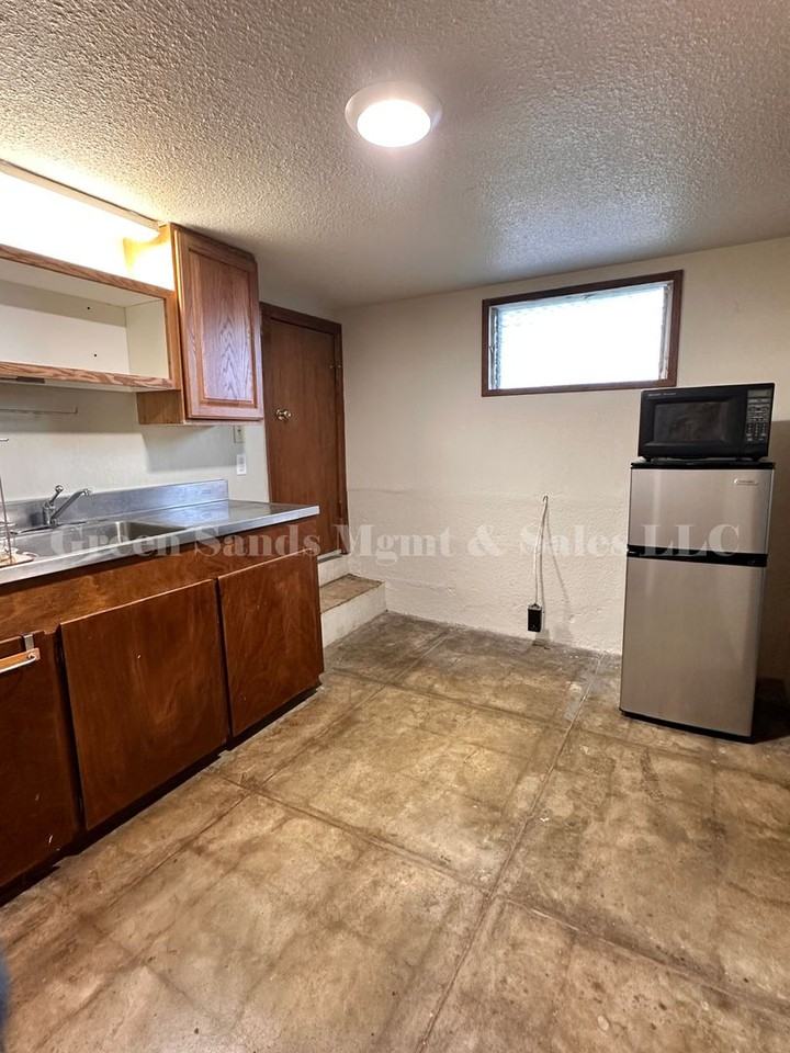 497 Kinoole St - Photo 7 of 11