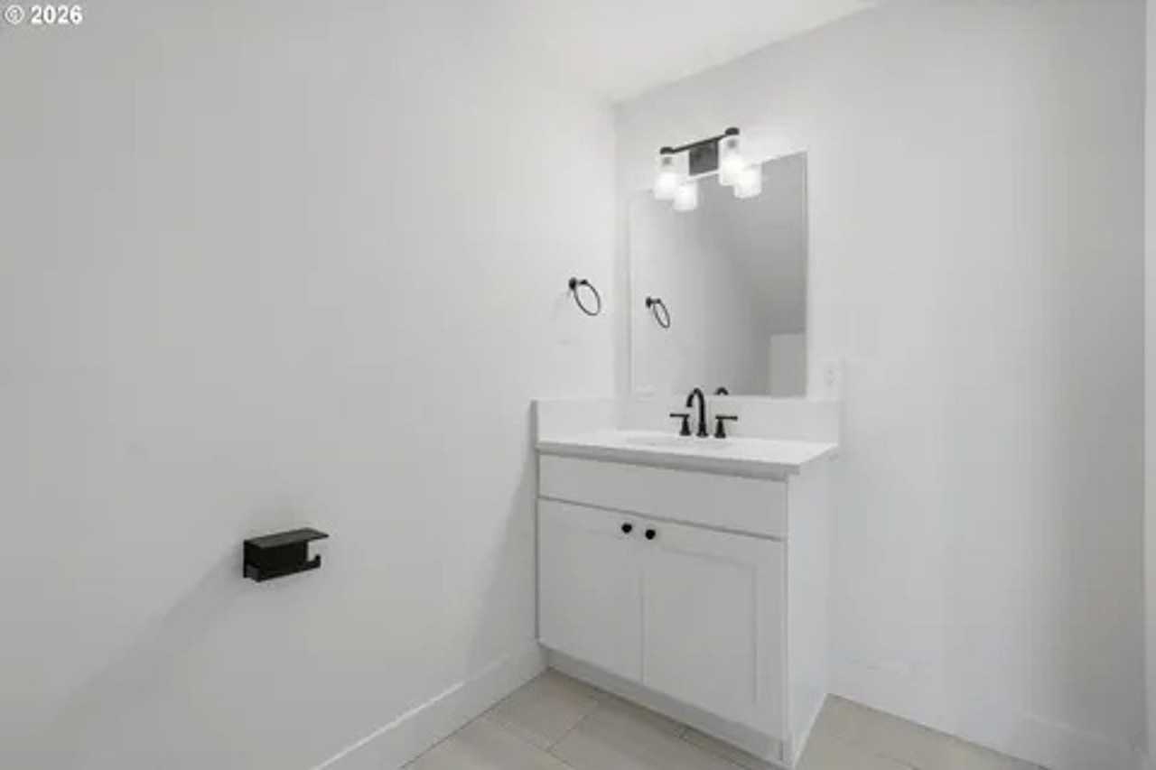 3769 Se 43rd Ave - Photo 4 of 30