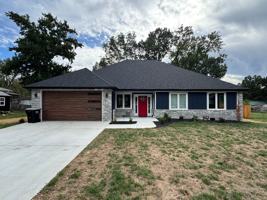 featured image of 112 W Oak St