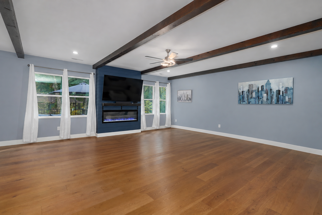 112 W Oak St - Photo 4 of 13