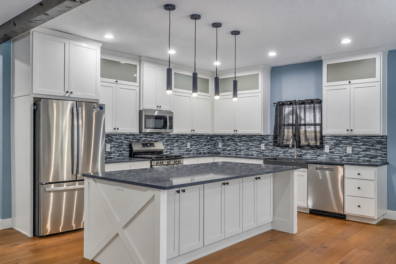 112 W Oak St - Photo 5 of 13