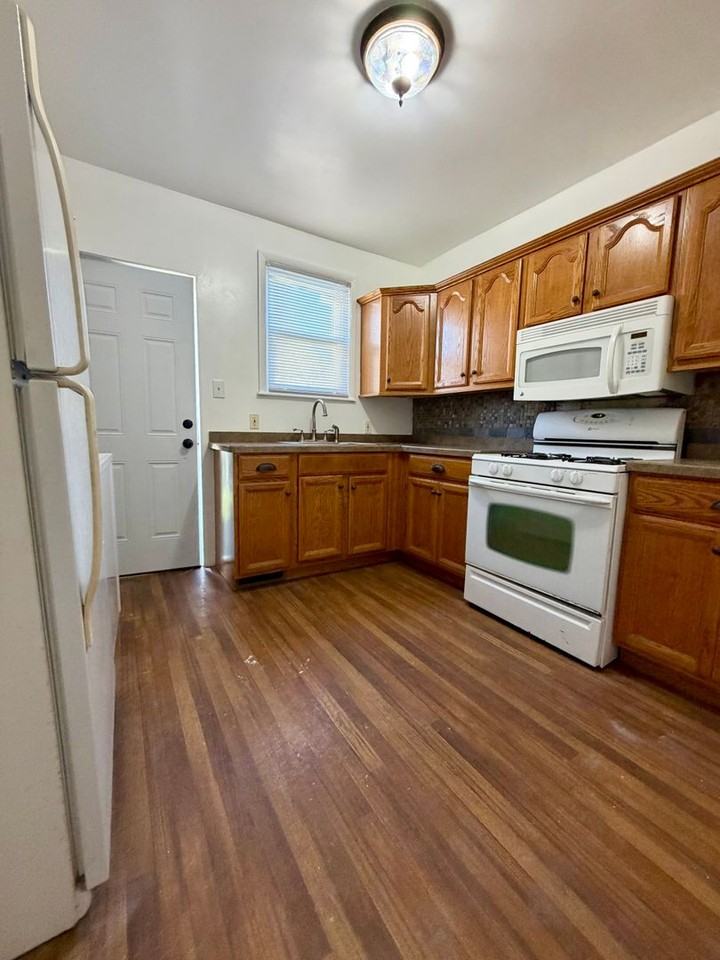 7 Rhodes Ave - Photo 5 of 25
