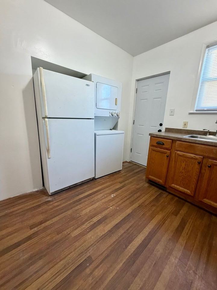 7 Rhodes Ave - Photo 6 of 25