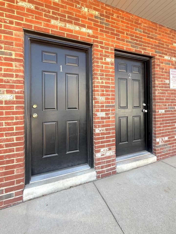 Fully Remodeled 1 Bedroom Near Campus - Photo 2 of 9
