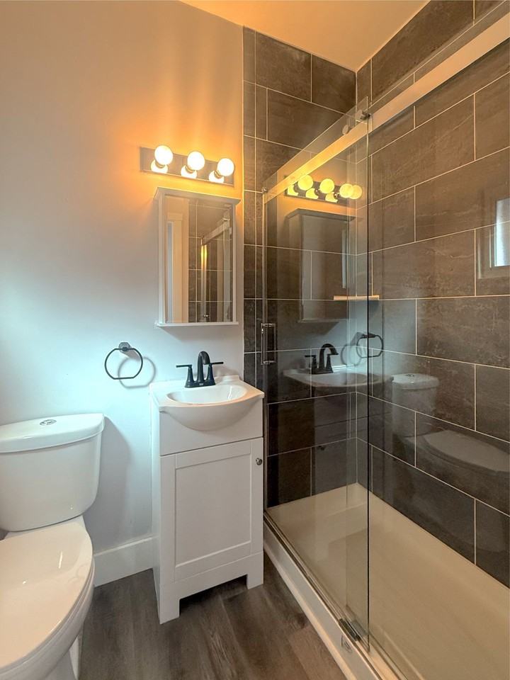 Fully Remodeled 1 Bedroom Near Campus - Photo 7 of 9