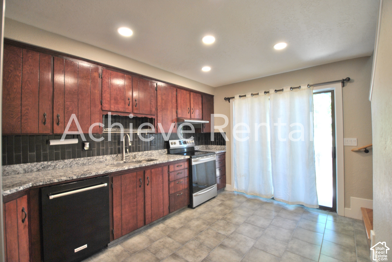 1010 N 250 W - Photo 3 of 16