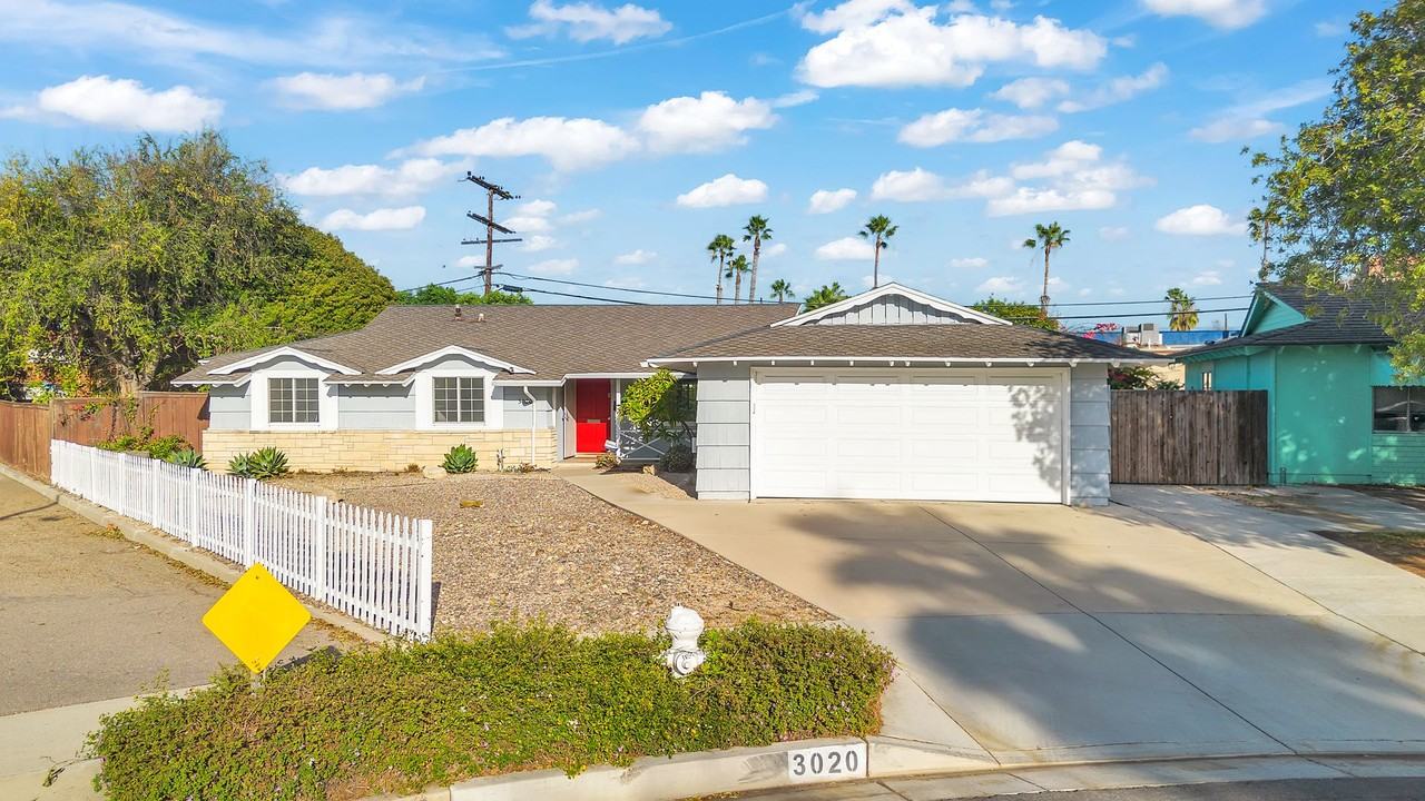 3020 Royal Palm Dr - Photo 3 of 31