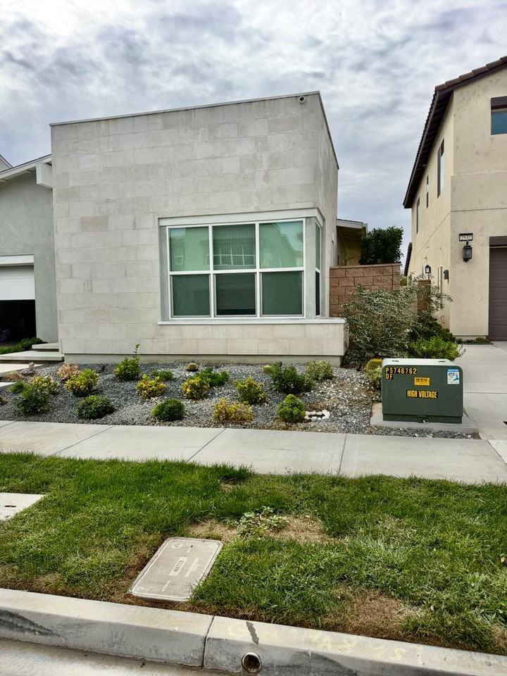 2542 E Scarlett Ln - Photo 3 of 44