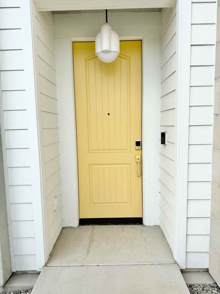 2542 E Scarlett Ln - Photo 4 of 44