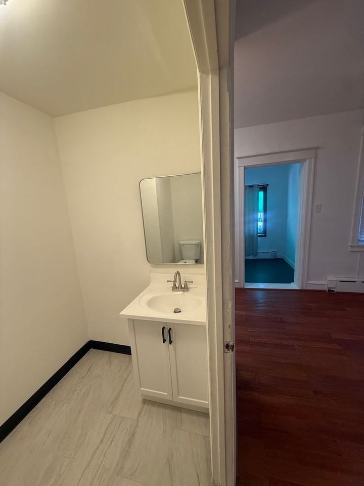 2342 S 24th St - Photo 6 of 23