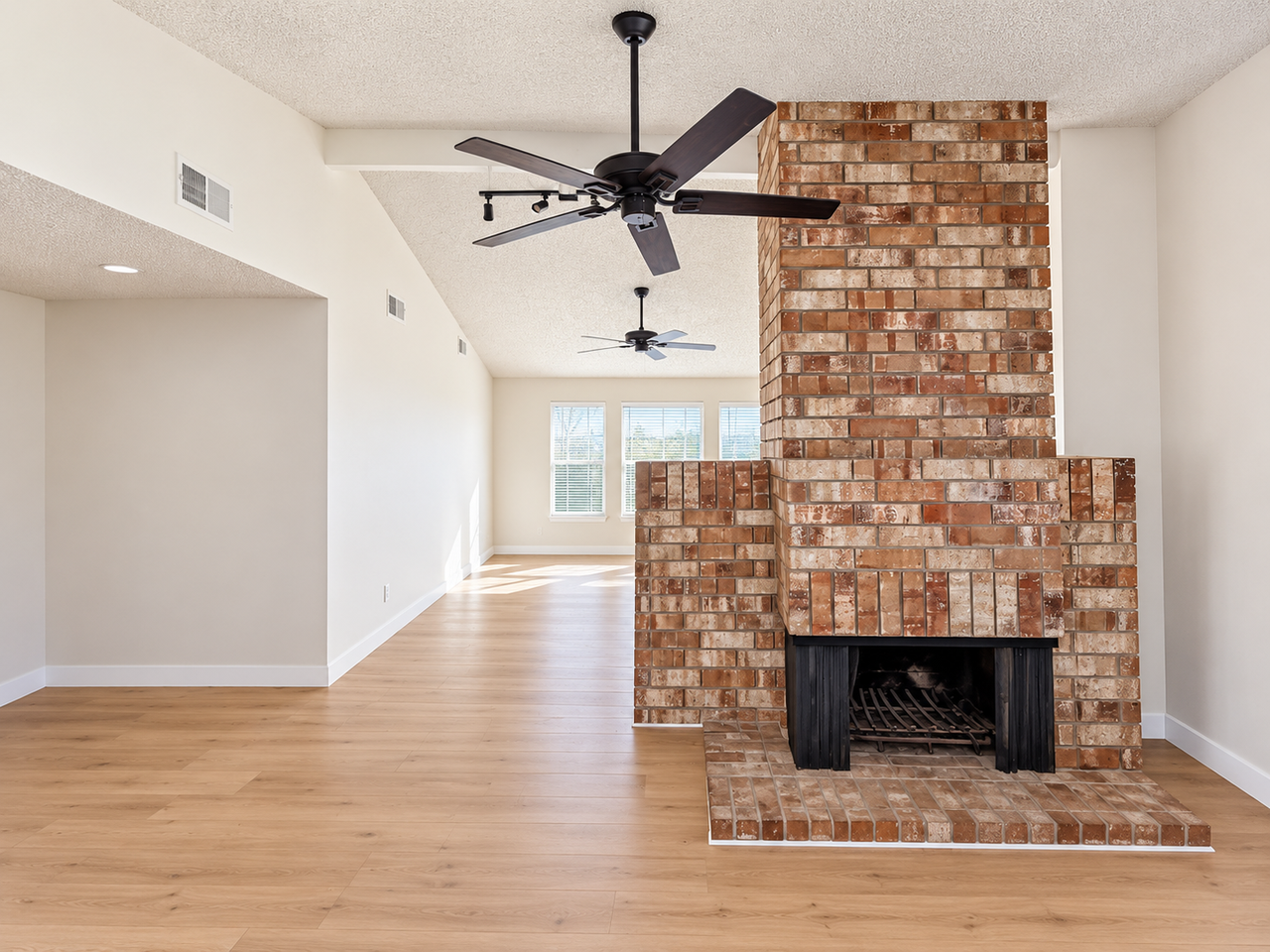 5013 Timbercreek Way - Photo 5 of 17