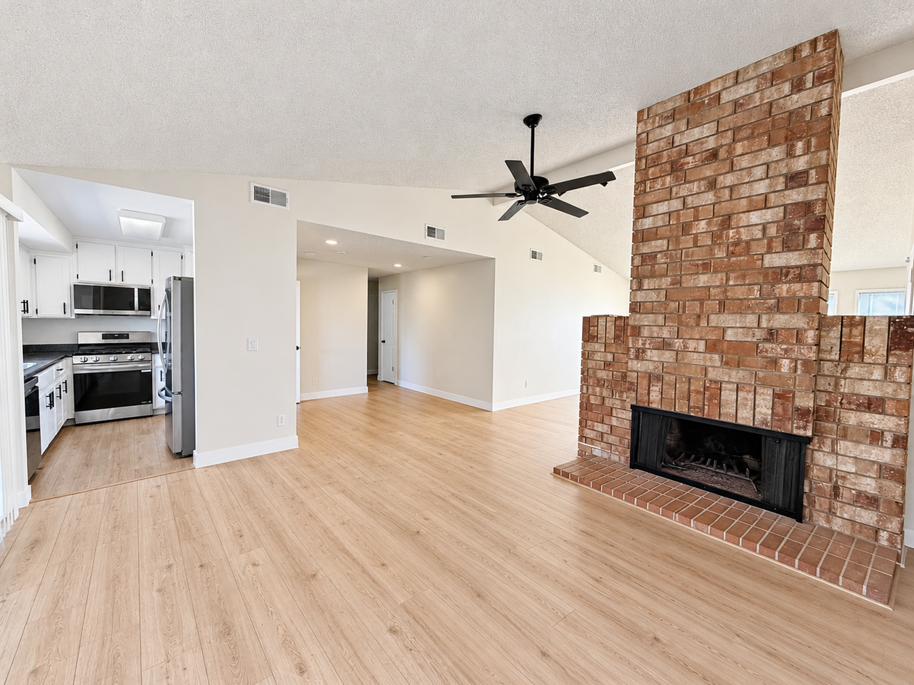 5013 Timbercreek Way - Photo 6 of 17
