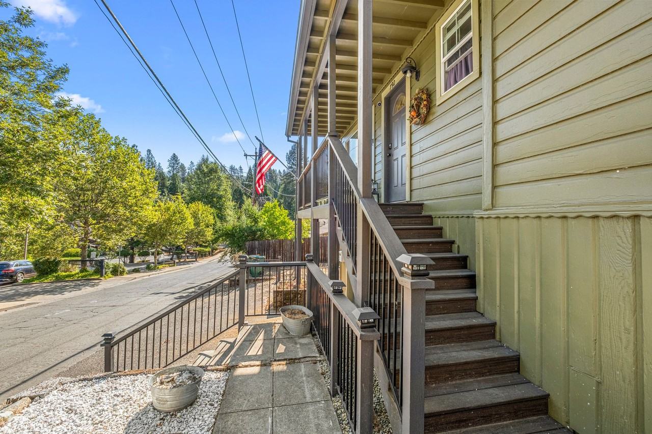 792 Fiske St - Photo 5 of 45