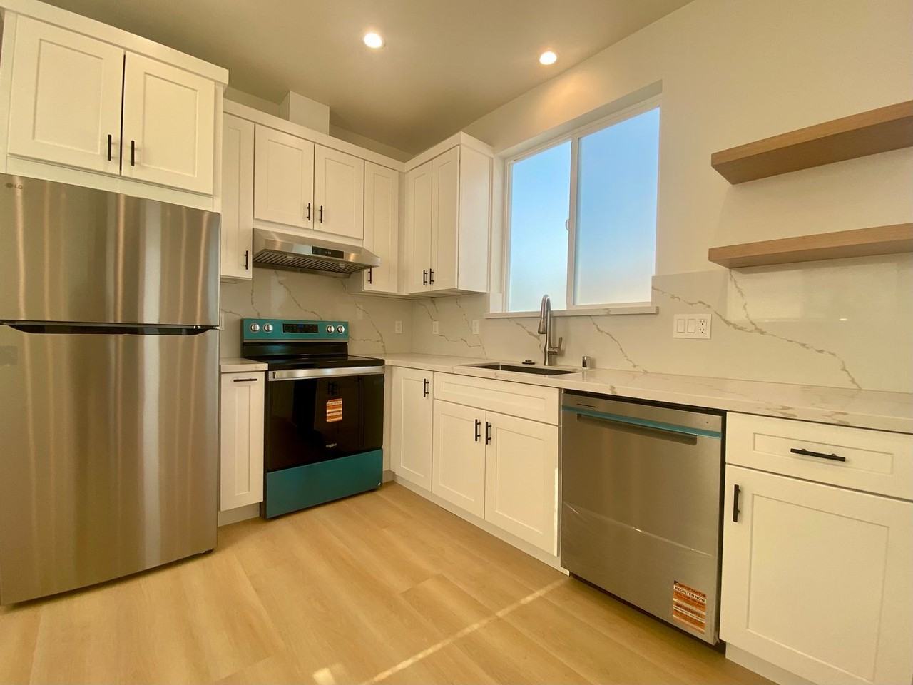 2656 Cabrillo Ave - Photo 2 of 8