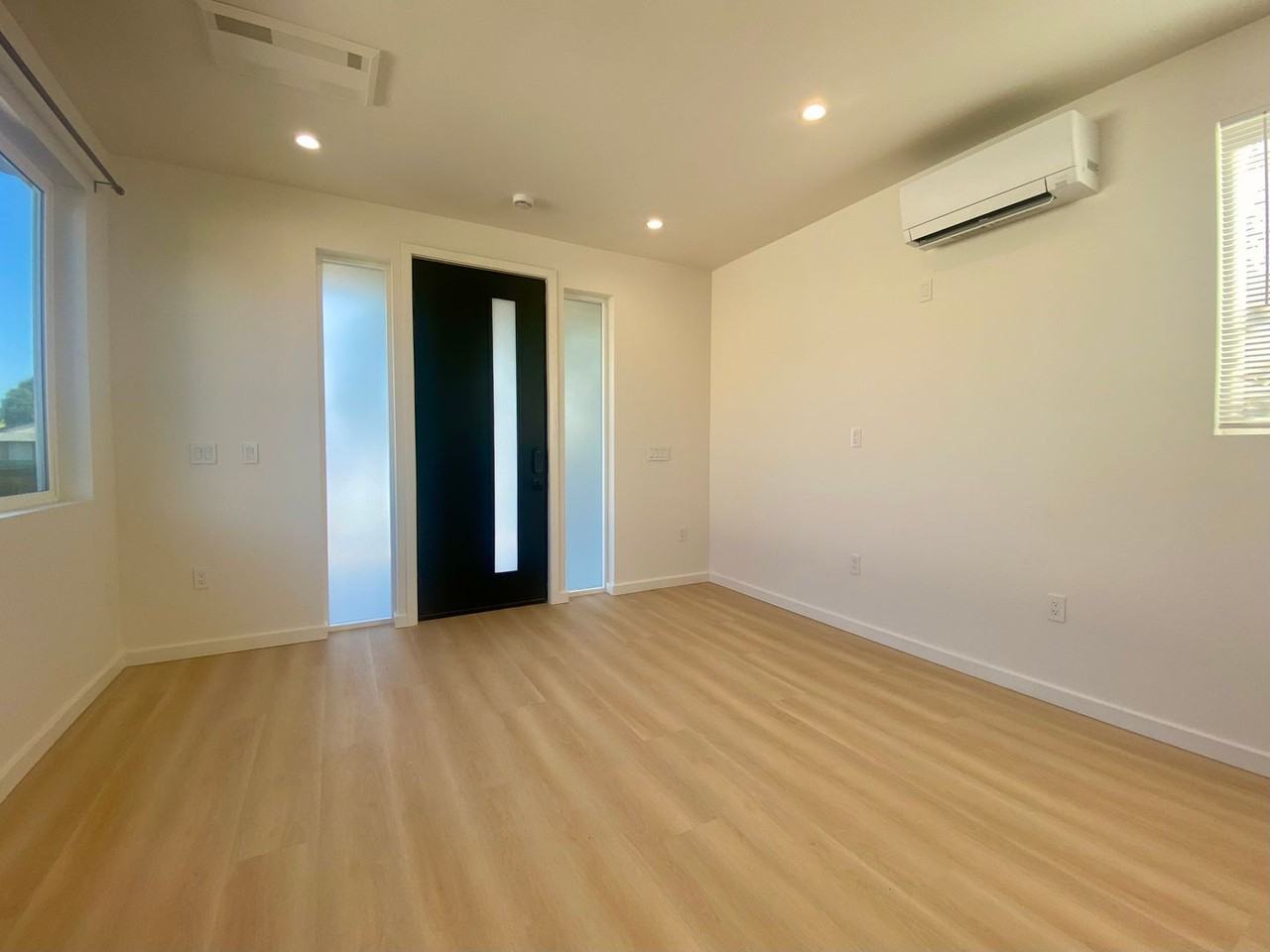 2656 Cabrillo Ave - Photo 3 of 8