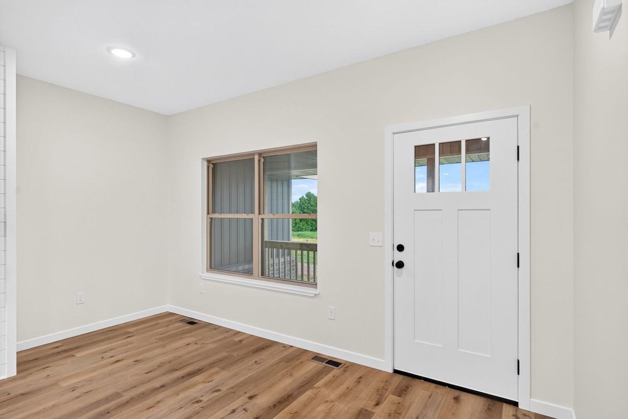 1185 1185 Hunter Lane - Photo 2 of 27