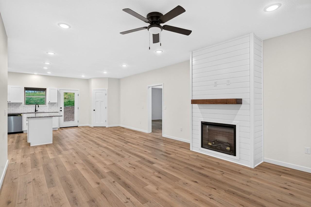 1185 1185 Hunter Lane - Photo 3 of 27