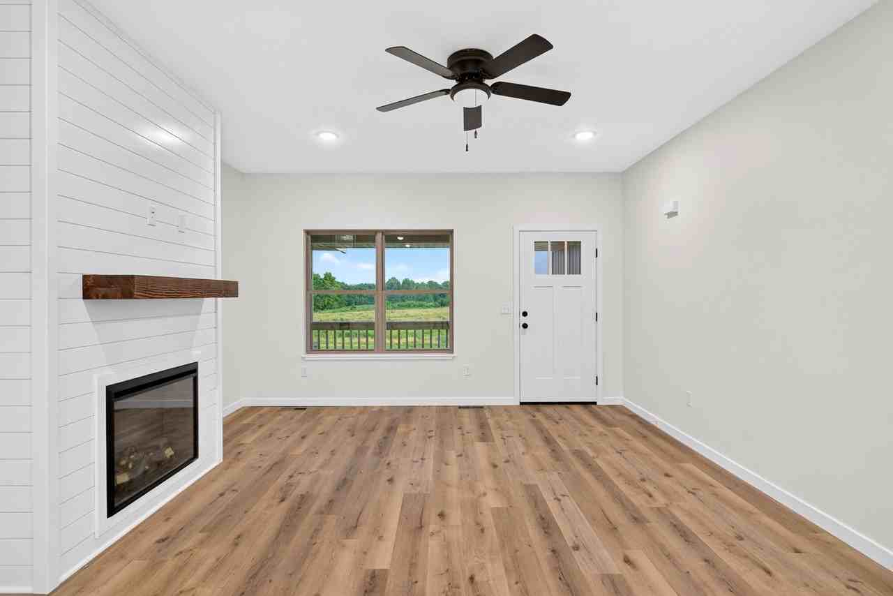 1185 1185 Hunter Lane - Photo 4 of 27