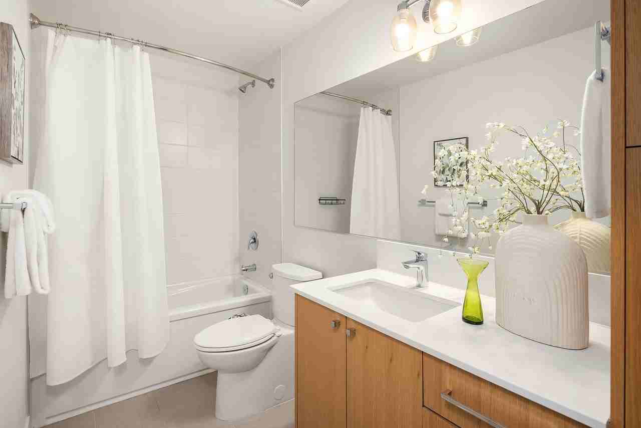 119 18th Ave E #A - Photo 7 of 28