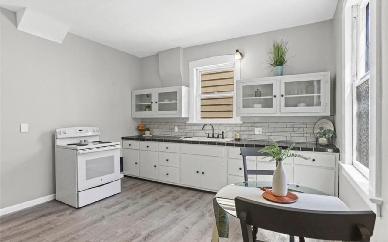 312 S Jackson St - Photo 5 of 14
