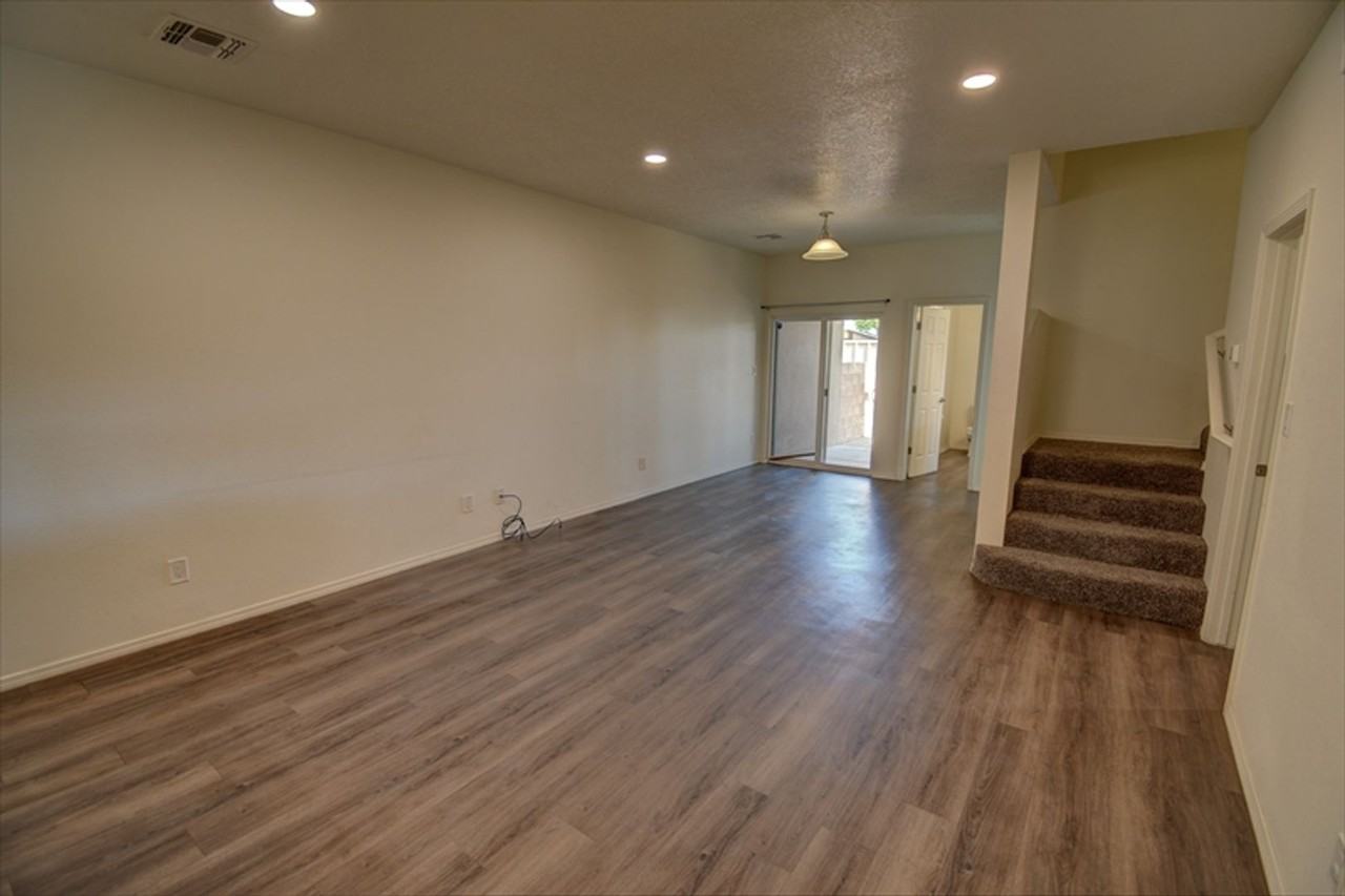 201 San Clemente Ave Nw - Photo 3 of 16