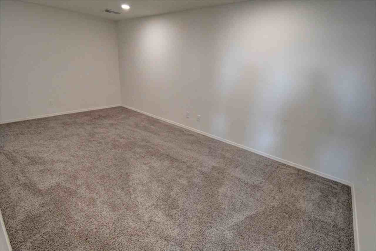201 San Clemente Ave Nw - Photo 7 of 16