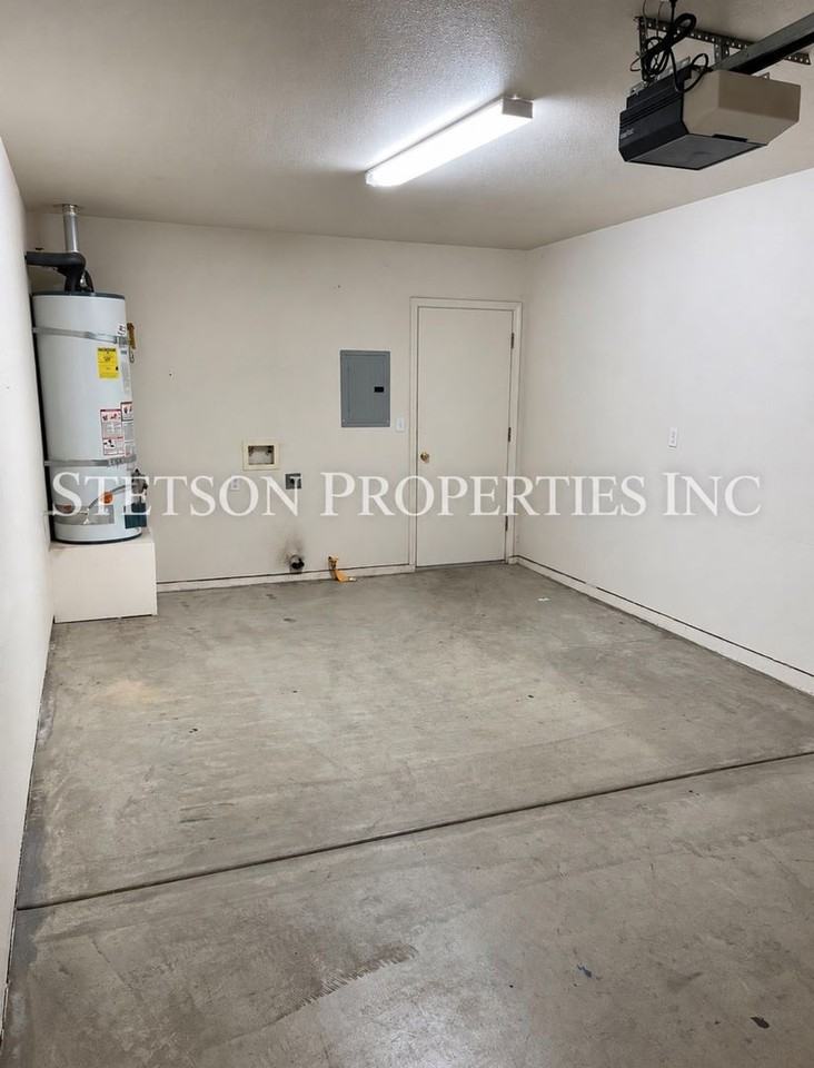 960 N Indiana St #B - Photo 4 of 5