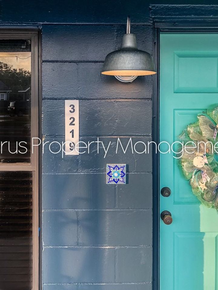 3219 E Jersey Ave - Photo 5 of 31