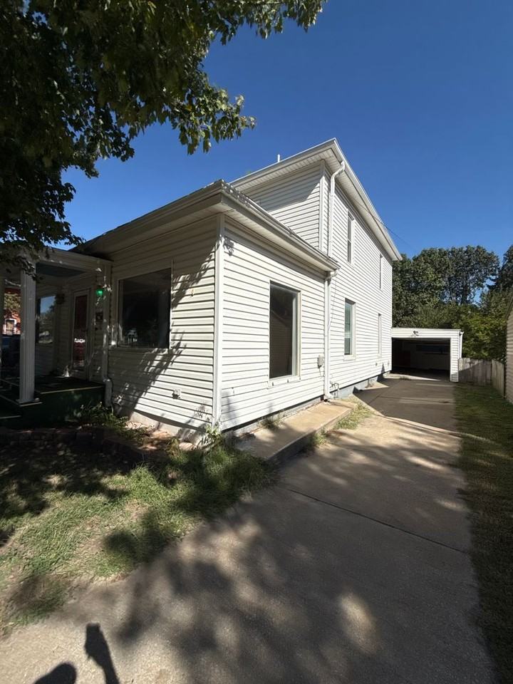 201 S Cottonwood St - Photo 2 of 13