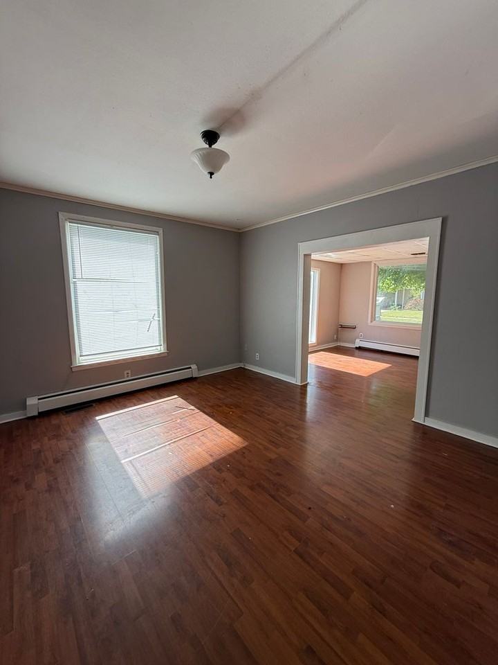 201 S Cottonwood St - Photo 3 of 13