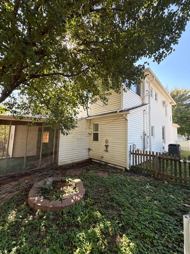 201 S Cottonwood St - Photo 4 of 13
