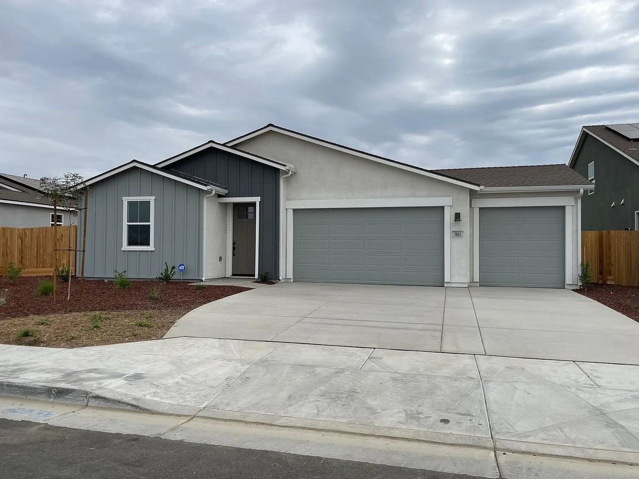 7812 Rio Verde Dr - Photo 2 of 13