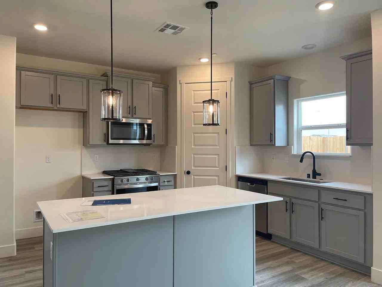 7812 Rio Verde Dr - Photo 3 of 13