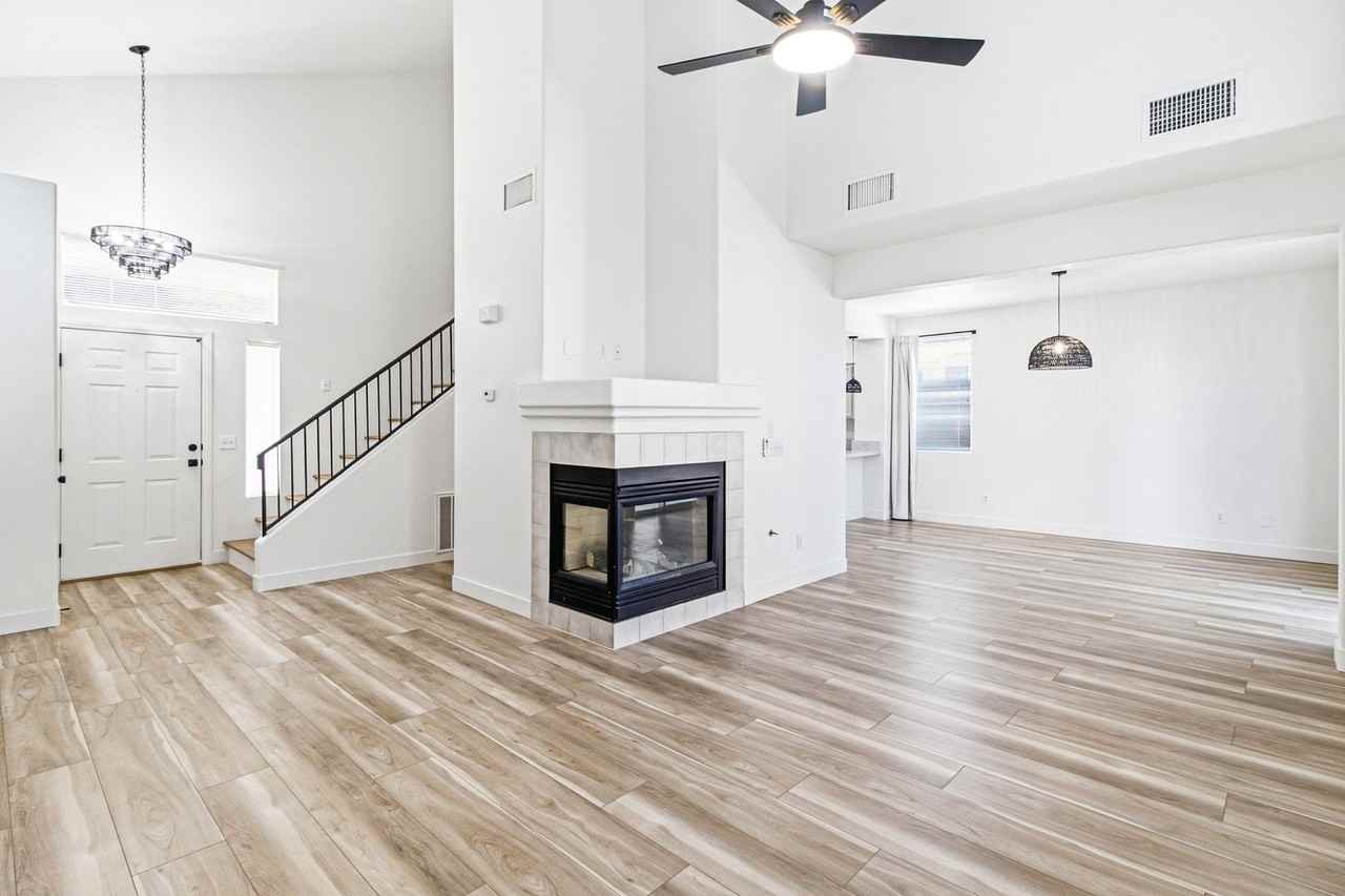 2760 Saigon Dr - Photo 2 of 27