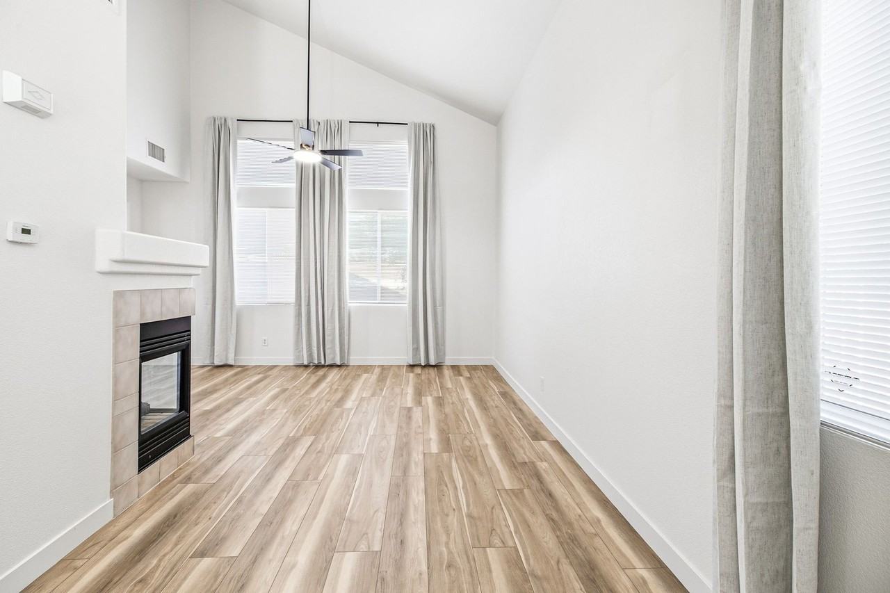 2760 Saigon Dr - Photo 6 of 27